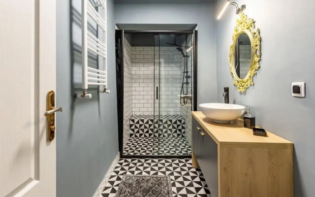 Missafir Superb Flat in the Heart of Cihangir