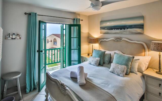 15 Skiathos-Spacious Family Beachfront apartment