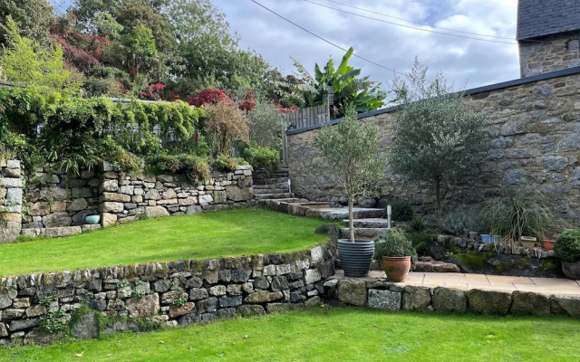 The Vicarage Newlyn 1 Bed River View Parking