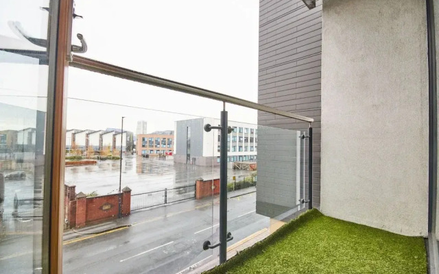 Deluxe City Centre Apt Balcony View & Free Parking
