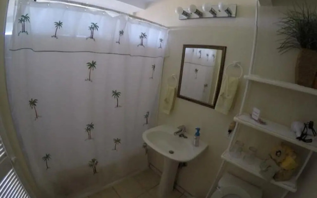 Hale-hoola B & B