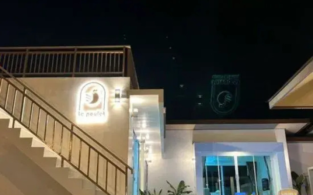 Le poulet poolvilla khanom