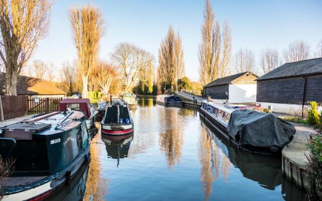 Roydon Marina Village Hotel