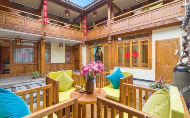 Three Bears Panoramic Beauty Su (Lijiang Ancient City Sifang Street Branch)