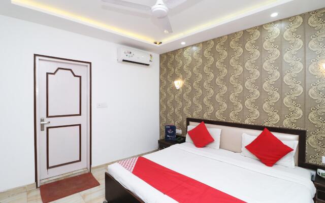 OYO 36085 Hotel Apollo Agra