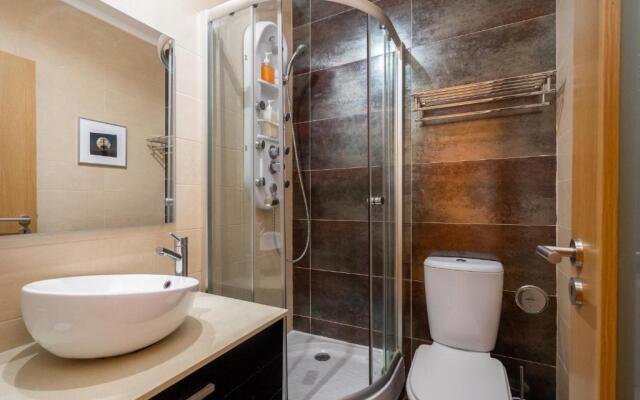 Premium Family Apartment W/ Lift, Ac & Barbecue