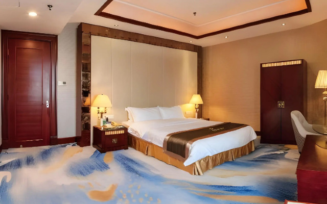 Yijian Holiday Hotel