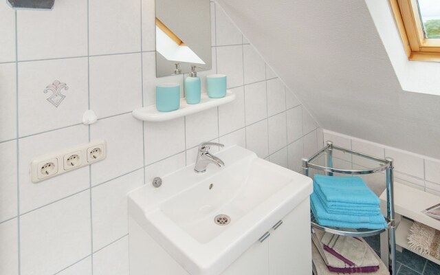 Apartment in Ilmenau With Garden, Terrace, Bbq, Deckchairs