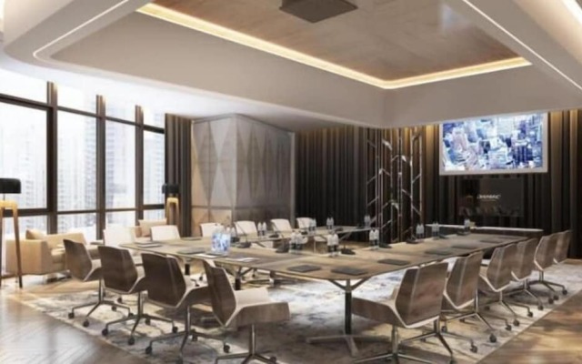 Gorgeous 2 Br in Paramount