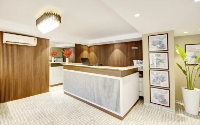 Saltstayz Premier – Galleria Market Road & Sector 27