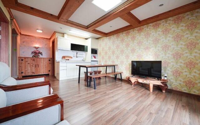 Geoje Birds Hill Pension