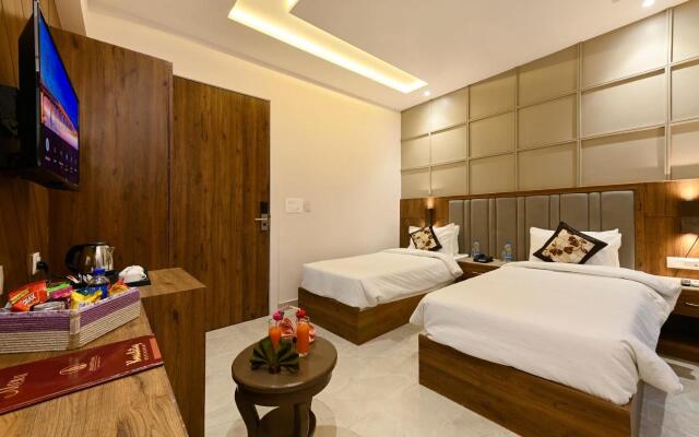 Avalon Palms Agra