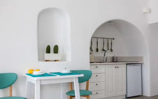 Finikia Oia Suites