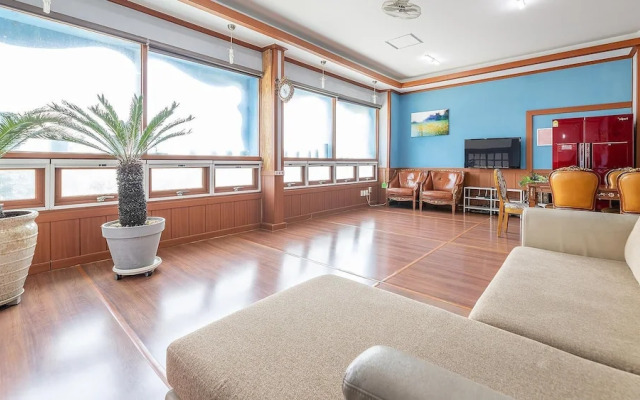 Ganghwa Edenjungwon Pension