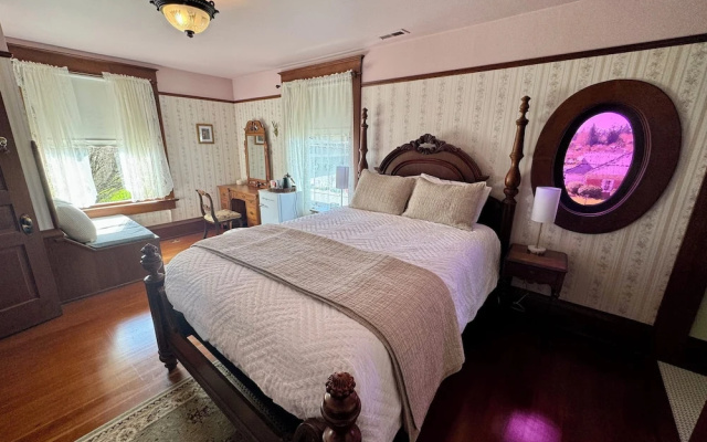 Hubble House Inn