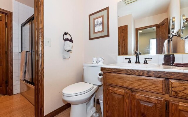 055 - Lakefront Ski Getaway