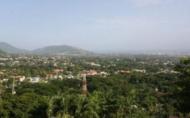 Hill Top Kingston Jamaica Bed & Breakfast