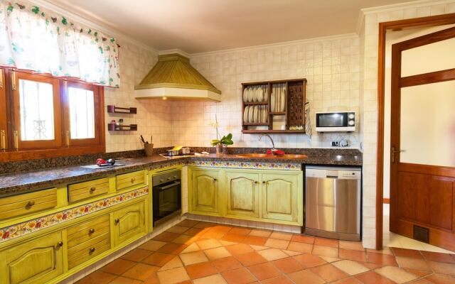 Villa for 10 in Gran Canaria Near Arucas Village