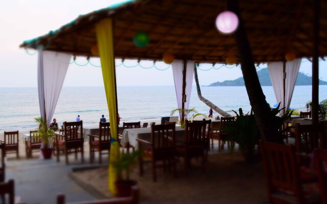 Roundcube Beach Bungalows