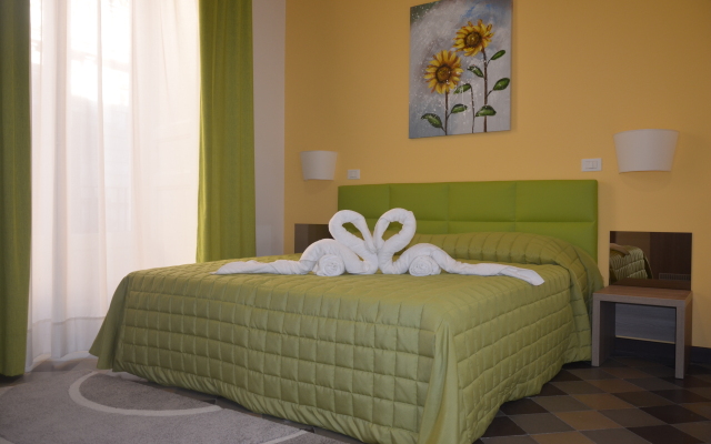 Moonlight Hotel & Suites