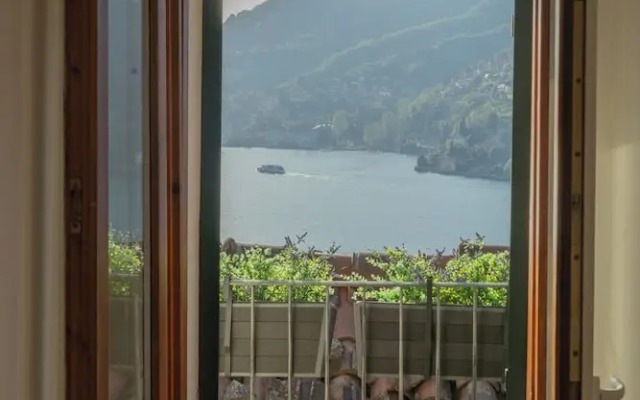 The Green Nest by Lake Como by Rent all Como