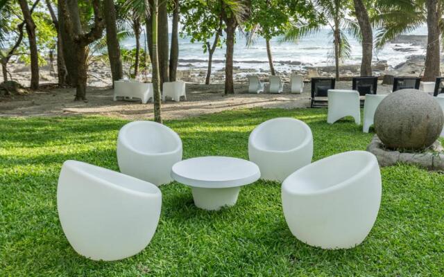 Gigi Brown Beachfront Santa Teresa