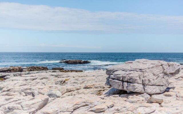 No 4 on Cliff, Beach Club