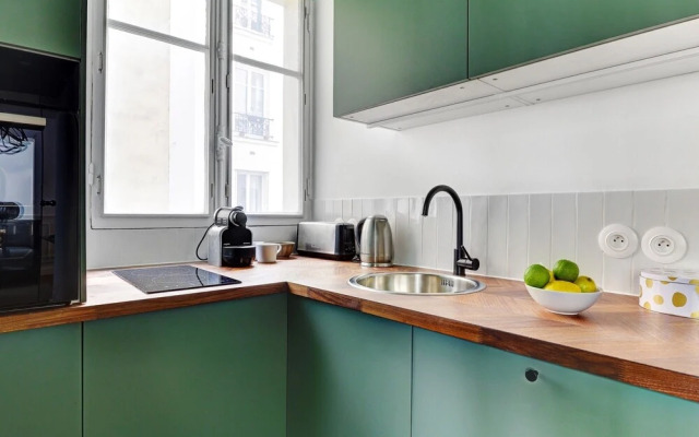 Chic 1BR by Eiffel Tower & Champ de Mars