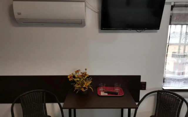 Joe Hostel
