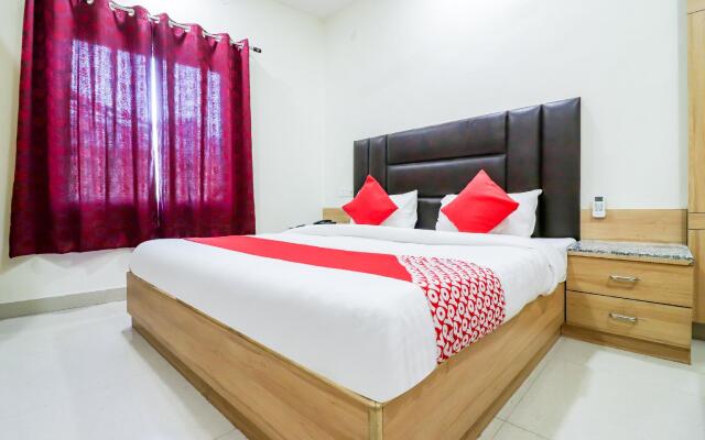 OYO 70847 Hotel Royal Aanandam