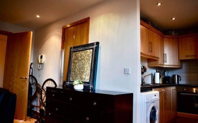 Spacious Ifsc 2 Bedroom Flat With Balcony