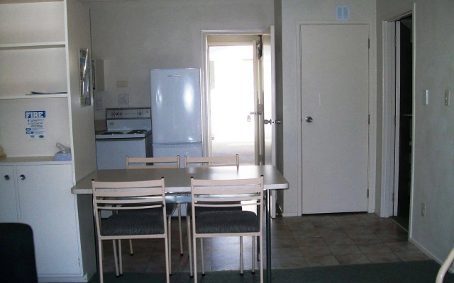 Cedar Court Motel