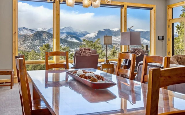 Garlands' Alpine Lodge Luxury Vacation At Windcliff 3 Bedroom Home by RedAwning