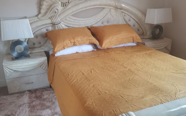 Beautiful 1-bed House in Manchester