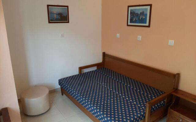 Majestic apartment in Mpenitses with shared pool