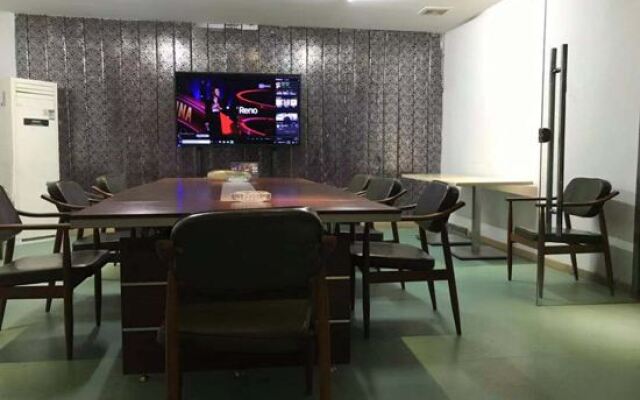 Sucheng Chain Hotel (Huangmei Zhongbai Warehouse)