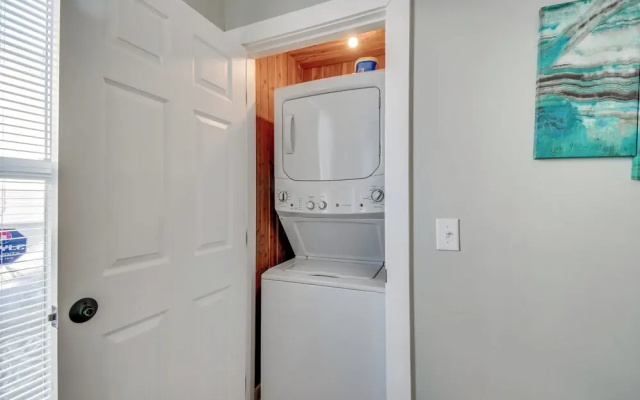 2 Mi to Dtwn: Syracuse Gem w/ Screened Porch - фото 3