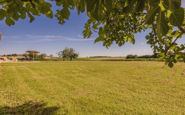 Charming holiday home in Aquitaine with Swimming Pool