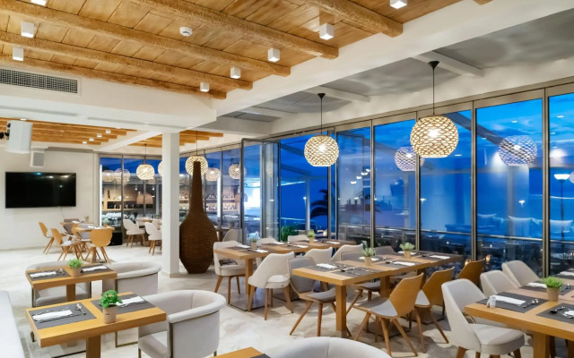Sea Level Hotel