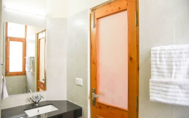OYO 13705 Lonchenpa BnB