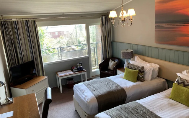 Potters Heron Hotel