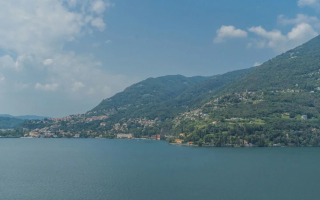 Simon's Apartment With Amazing View by Rent all Como