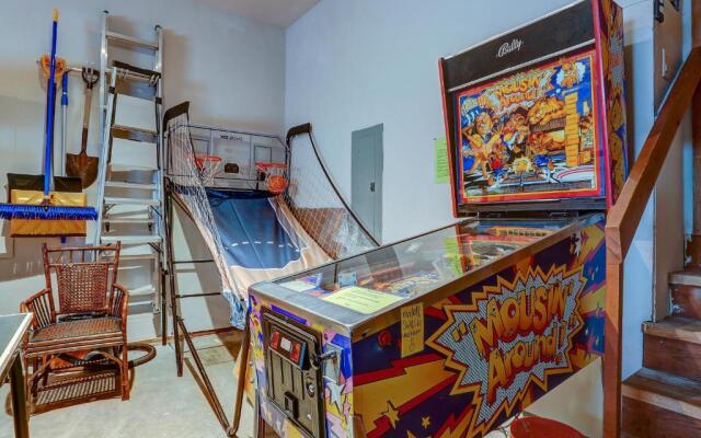 22 Rogue-AC-Hot Tub-4BR/3.5BA