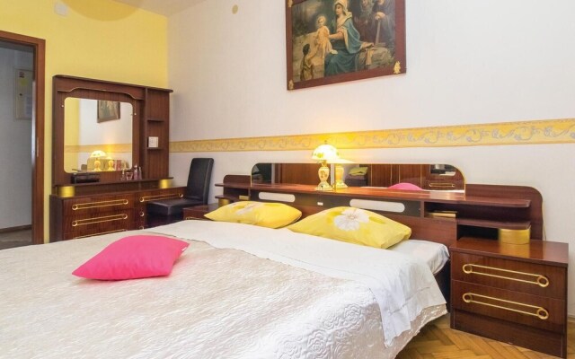 Nice Home in Jesenice With Wifi and 2 Bedrooms