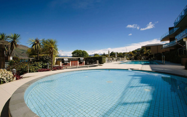 Lakeside Apartments