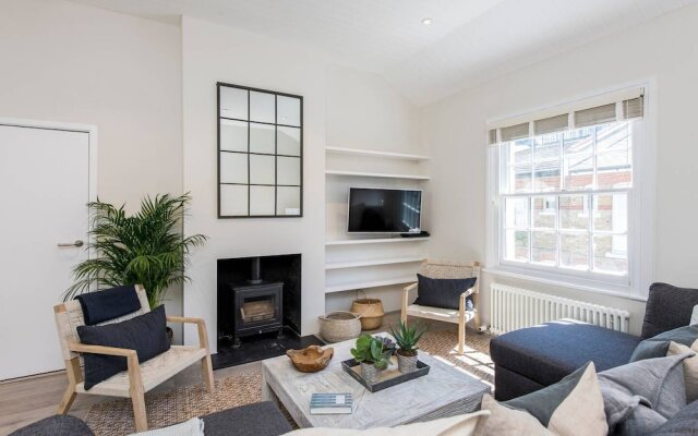 Divine 3 Bed Mews-house Battersea