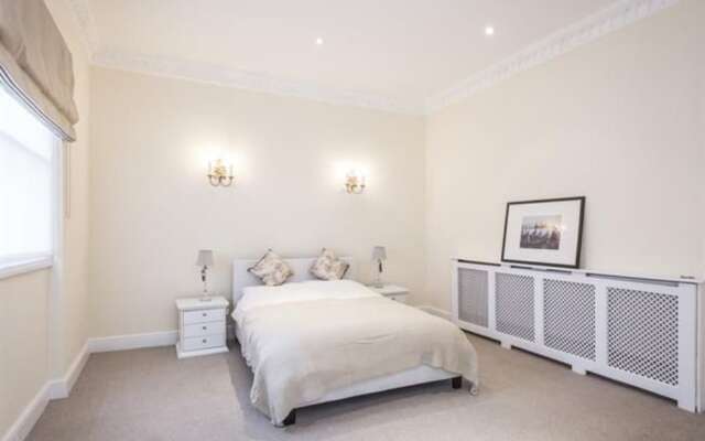 4BR mews home in the centre of exclusive South Kensington