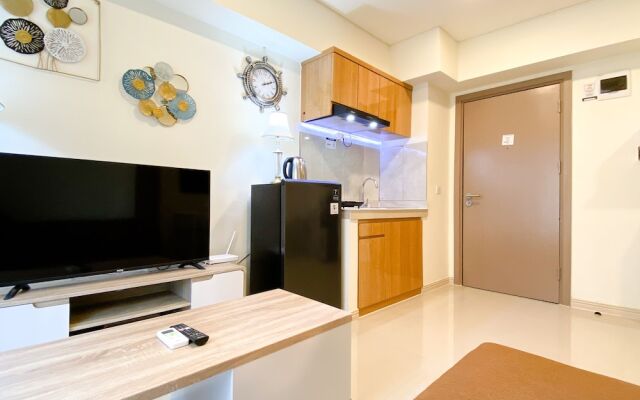 Homey And Modern 2Br At 6Th Floor Meikarta Apartment