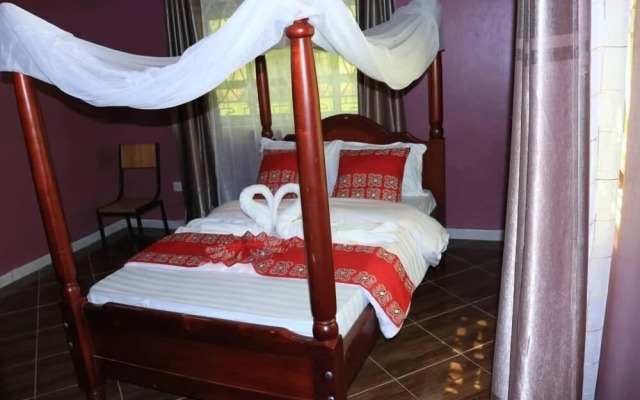 A & J Holiday Suites