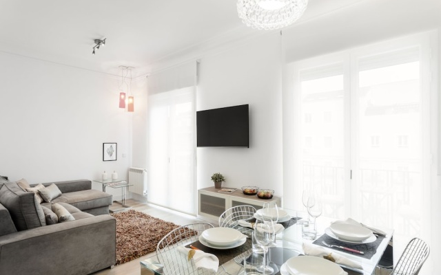 Jose Abascal Apartment by Flatsweethome
